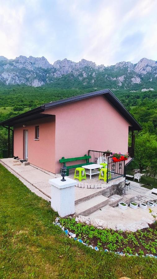 플루지네 Privatni Smjestaj "Mratinje" 게스트하우스 외부 사진